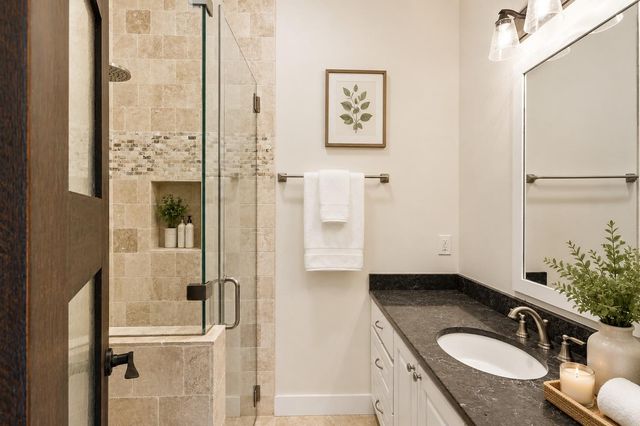 7 Pastoral Pond Circle, The Woodlands, TX 77380