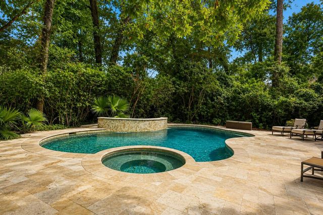 7 Pastoral Pond Circle, The Woodlands, TX 77380