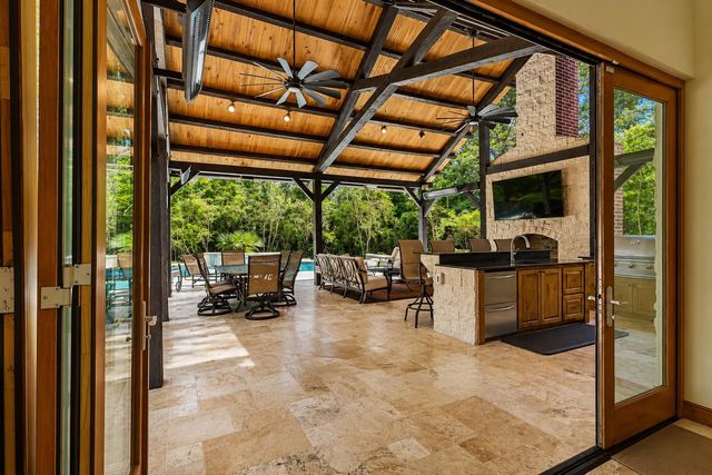 7 Pastoral Pond Circle, The Woodlands, TX 77380