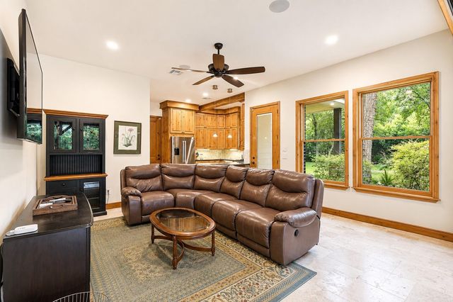 7 Pastoral Pond Circle, The Woodlands, TX 77380