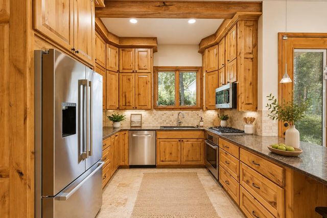 7 Pastoral Pond Circle, The Woodlands, TX 77380