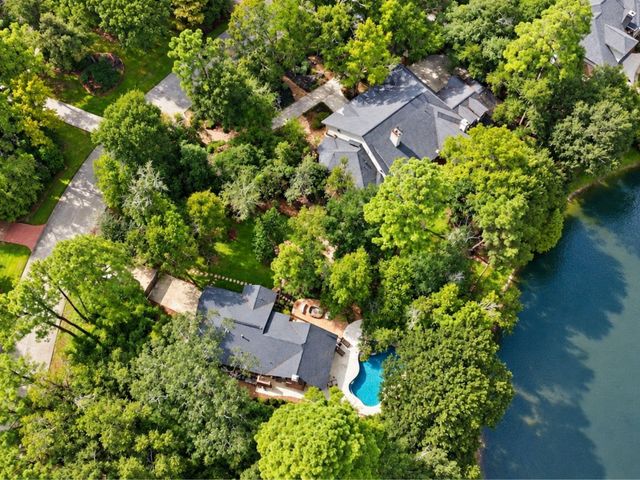 7 Pastoral Pond Circle, The Woodlands, TX 77380