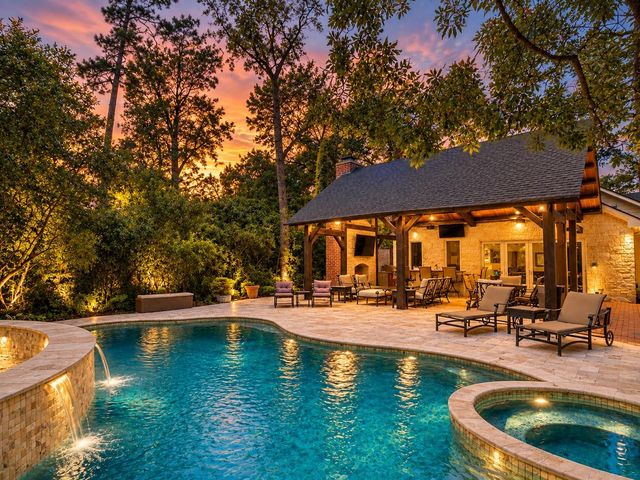 7 Pastoral Pond Circle, The Woodlands, TX 77380