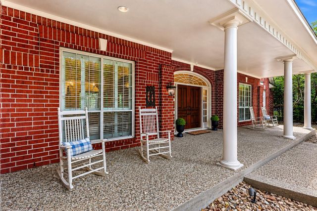 7 Pastoral Pond Circle, The Woodlands, TX 77380