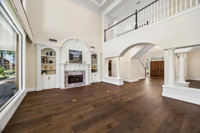 7 Pastoral Pond Circle, The Woodlands, TX 77380