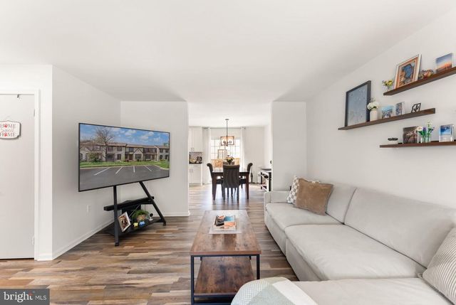 19 JERMYN CT, Sterling, VA 20165