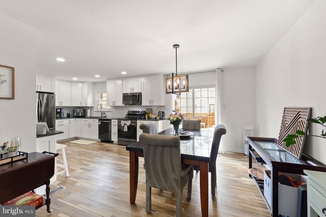19 JERMYN CT, Sterling, VA 20165