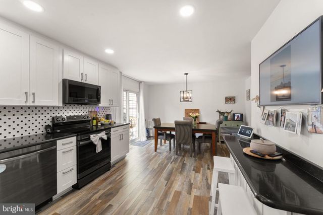 19 JERMYN CT, Sterling, VA 20165