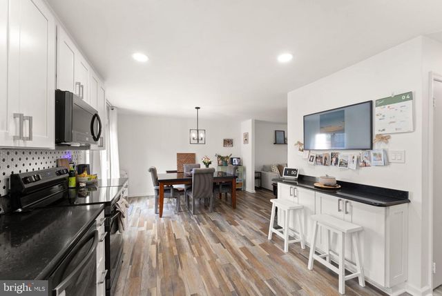 19 JERMYN CT, Sterling, VA 20165