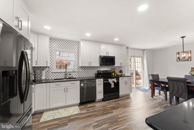 19 JERMYN CT, Sterling, VA 20165