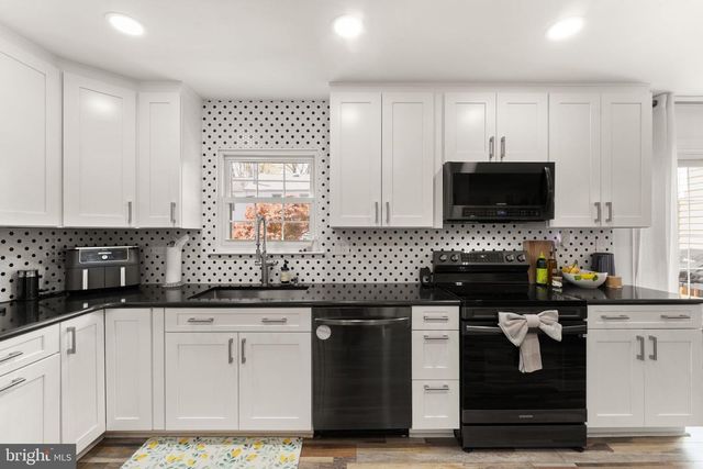 19 JERMYN CT, Sterling, VA 20165