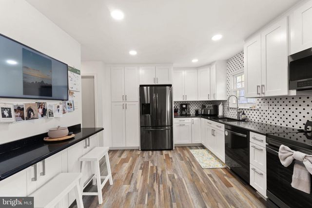 19 JERMYN CT, Sterling, VA 20165