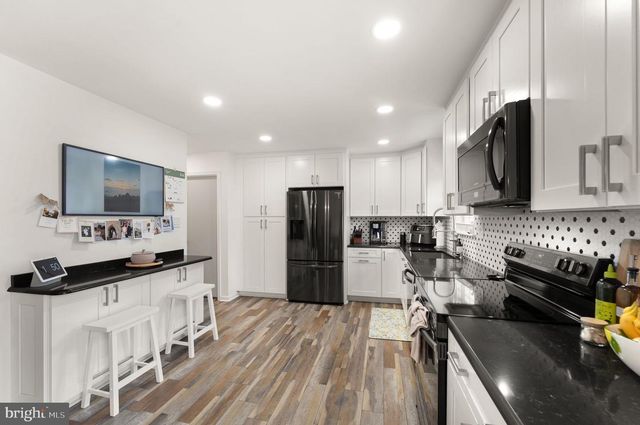 19 JERMYN CT, Sterling, VA 20165