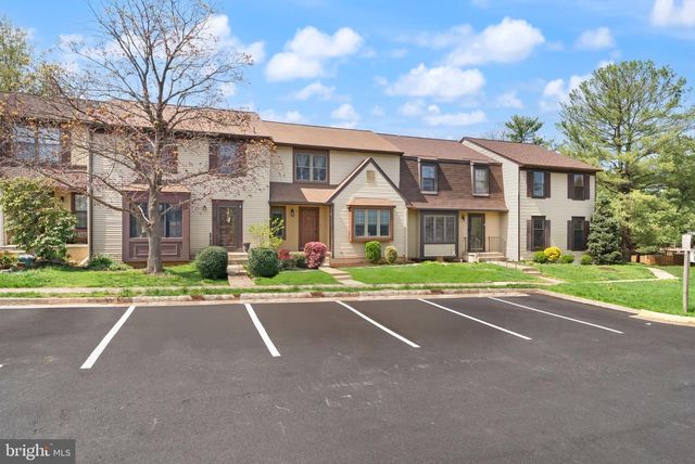 19 JERMYN CT, Sterling, VA 20165