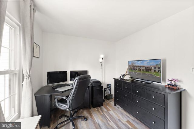 19 JERMYN CT, Sterling, VA 20165