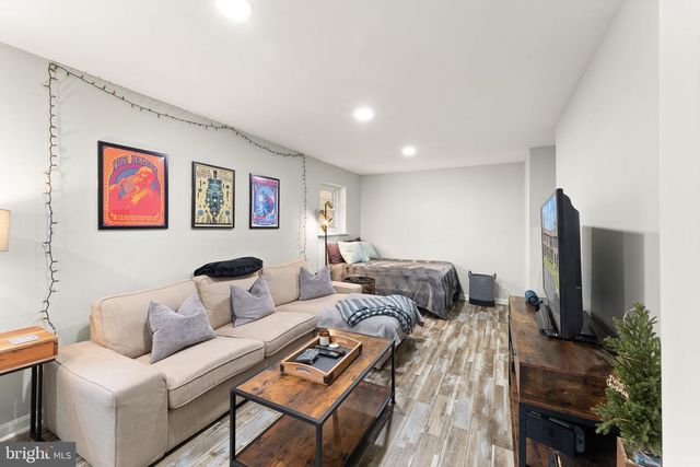 19 JERMYN CT, Sterling, VA 20165