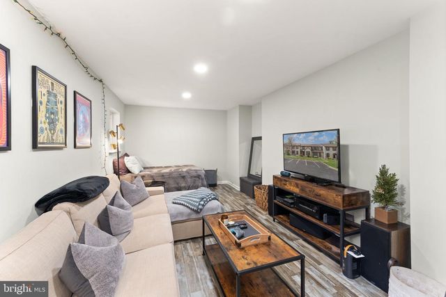 19 JERMYN CT, Sterling, VA 20165