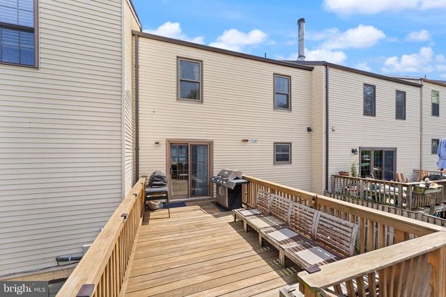 19 JERMYN CT, Sterling, VA 20165