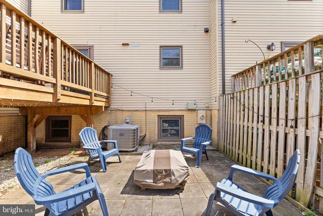 19 JERMYN CT, Sterling, VA 20165