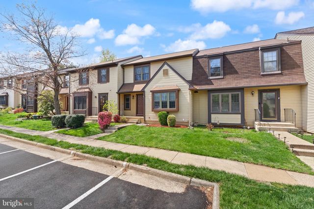 19 JERMYN CT, Sterling, VA 20165