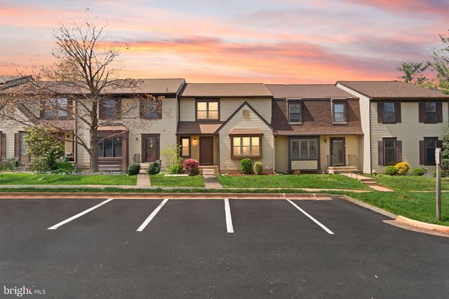 19 JERMYN CT, Sterling, VA 20165