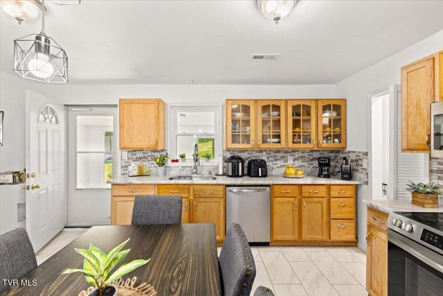 82 Greenway Street, Greeneville, TN 37743