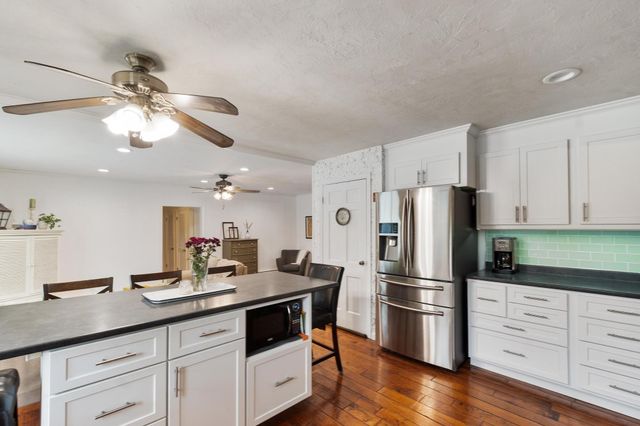 53 Hardy Drive, Leominster, MA 01453