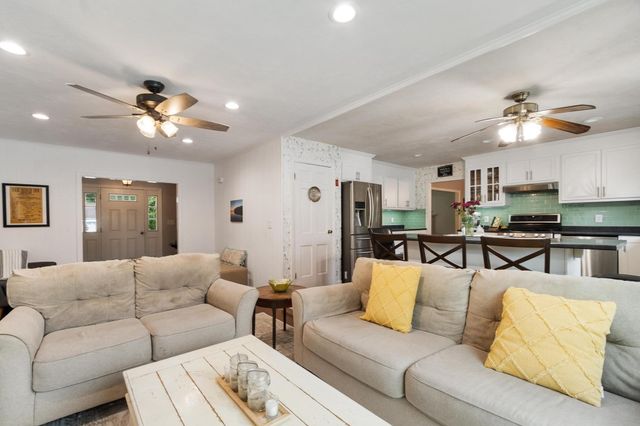 53 Hardy Drive, Leominster, MA 01453