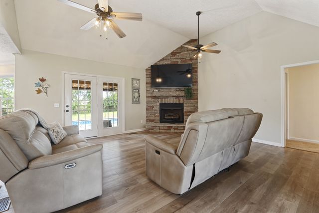 121 Golfers Cir, Portland, TN 37148