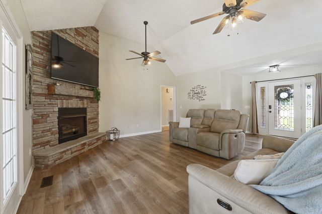 121 Golfers Cir, Portland, TN 37148