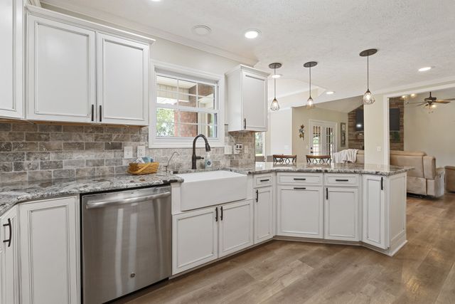 121 Golfers Cir, Portland, TN 37148