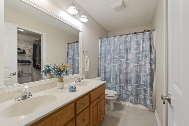 121 Golfers Cir, Portland, TN 37148