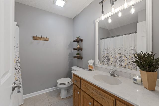121 Golfers Cir, Portland, TN 37148
