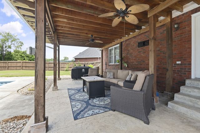121 Golfers Cir, Portland, TN 37148