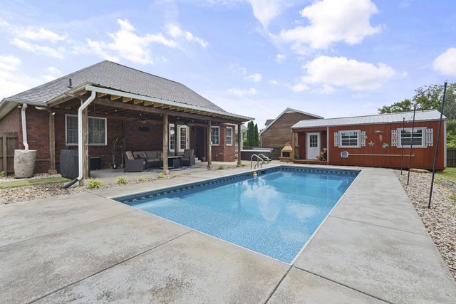 121 Golfers Cir, Portland, TN 37148