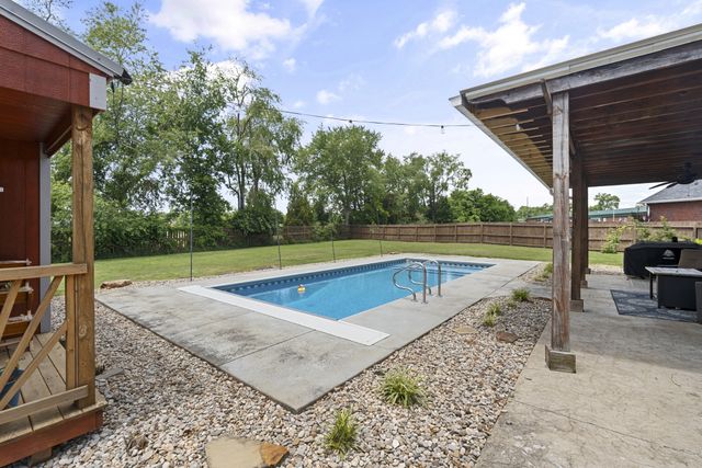 121 Golfers Cir, Portland, TN 37148