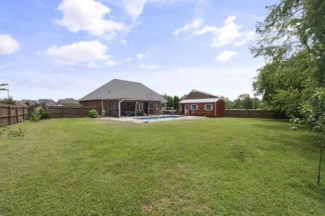 121 Golfers Cir, Portland, TN 37148