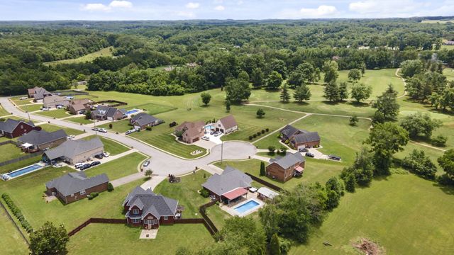 121 Golfers Cir, Portland, TN 37148