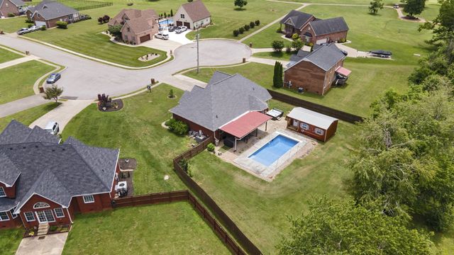 121 Golfers Cir, Portland, TN 37148