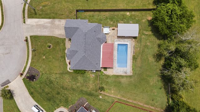 121 Golfers Cir, Portland, TN 37148