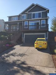 523 Golden Eagle St NW, Salem, OR 97304