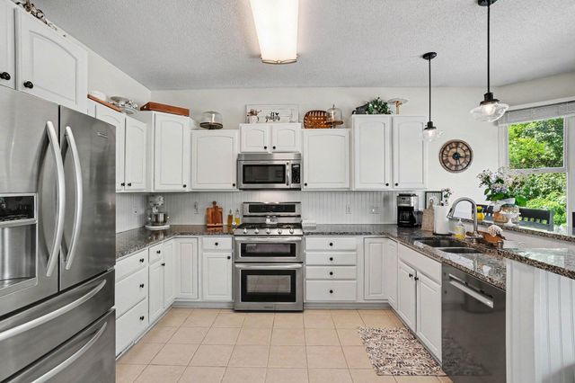 13154 Acacia Drive, Grand Haven, MI 49417