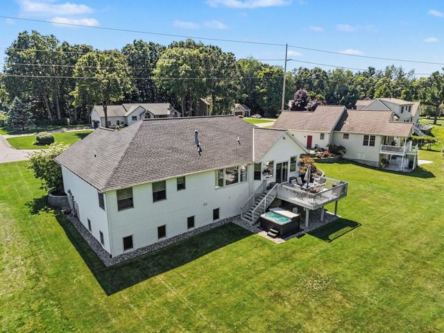 13154 Acacia Drive, Grand Haven, MI 49417