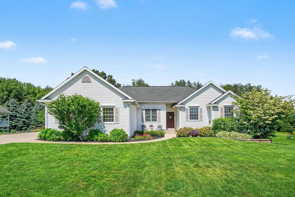 13154 Acacia Drive, Grand Haven, MI 49417