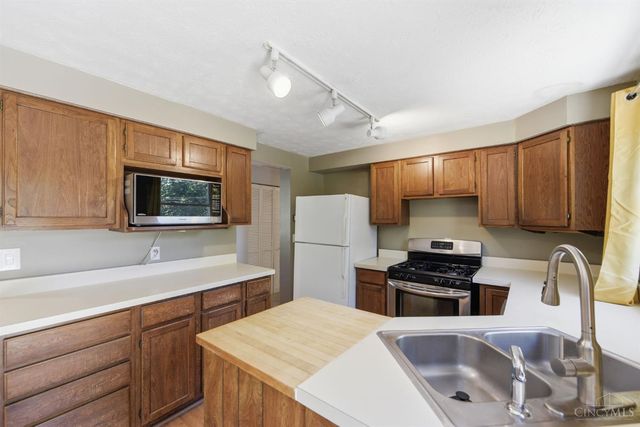 487 Brunswick Drive, Forest Park, OH 45240