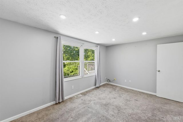 487 Brunswick Drive, Forest Park, OH 45240