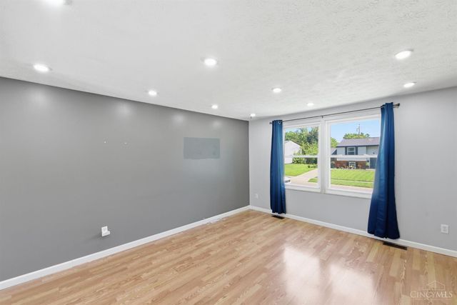 487 Brunswick Drive, Forest Park, OH 45240