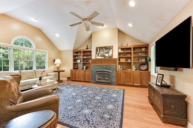 38 Berkeley St, Reading, MA 01867
