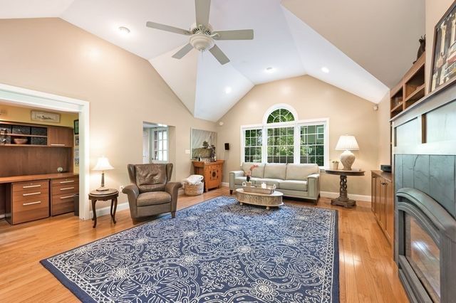 38 Berkeley St, Reading, MA 01867