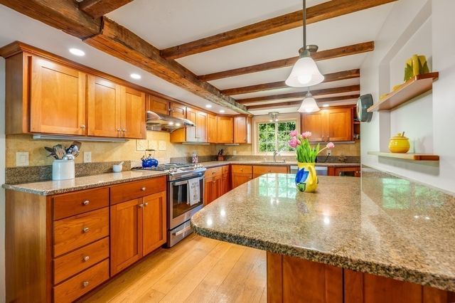 38 Berkeley St, Reading, MA 01867